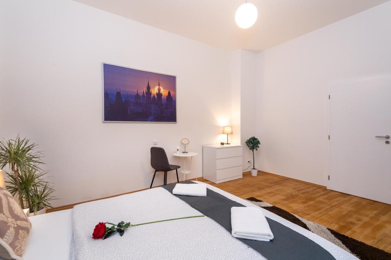 Luxury Apartment In The Center Of Praga Exterior foto